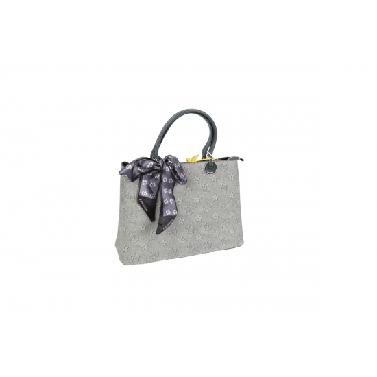 حقيبة نسائية عصرية بمقابض أنيقة