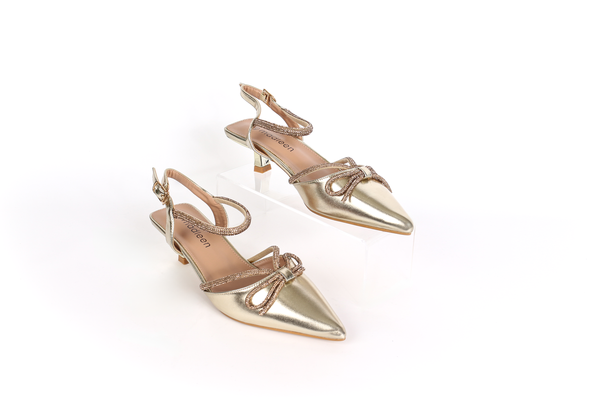 كعب نسائي بتصميم مصمم أزياء