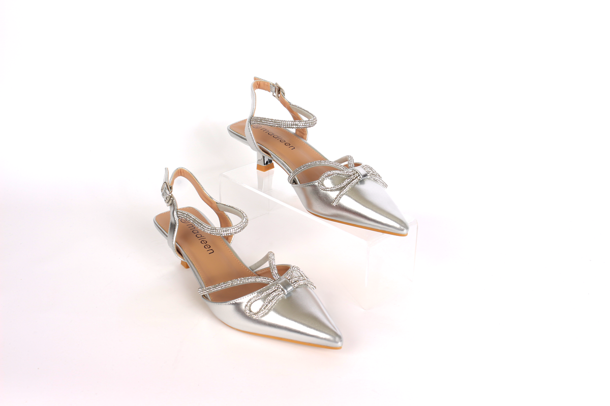 كعب نسائي بتصميم مصمم أزياء