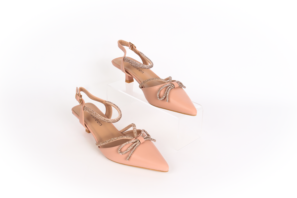 كعب نسائي بتصميم مصمم أزياء