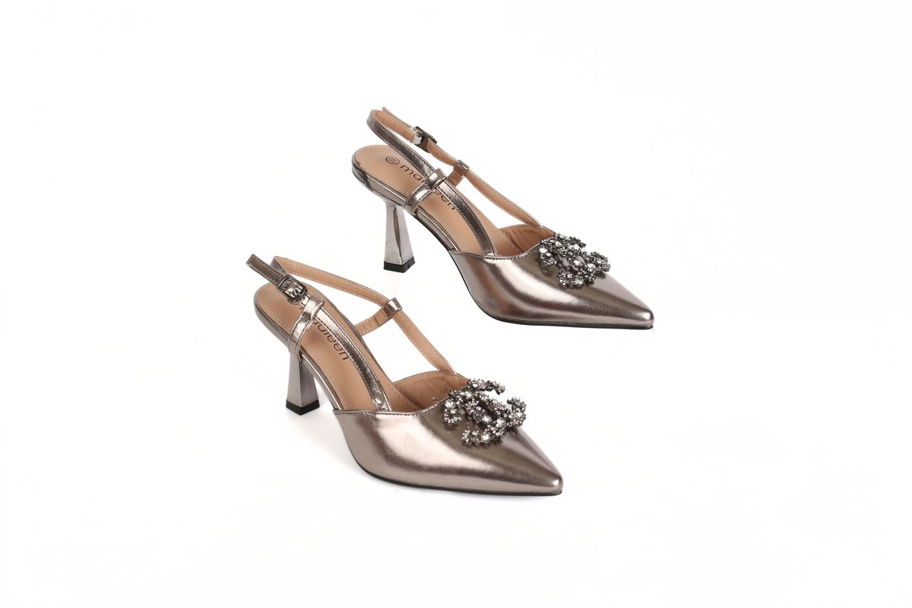 أحذية Slingback مزينة بالكريستال