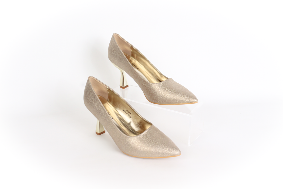 كعب رسمي بتصميم كلاسيكي خالد