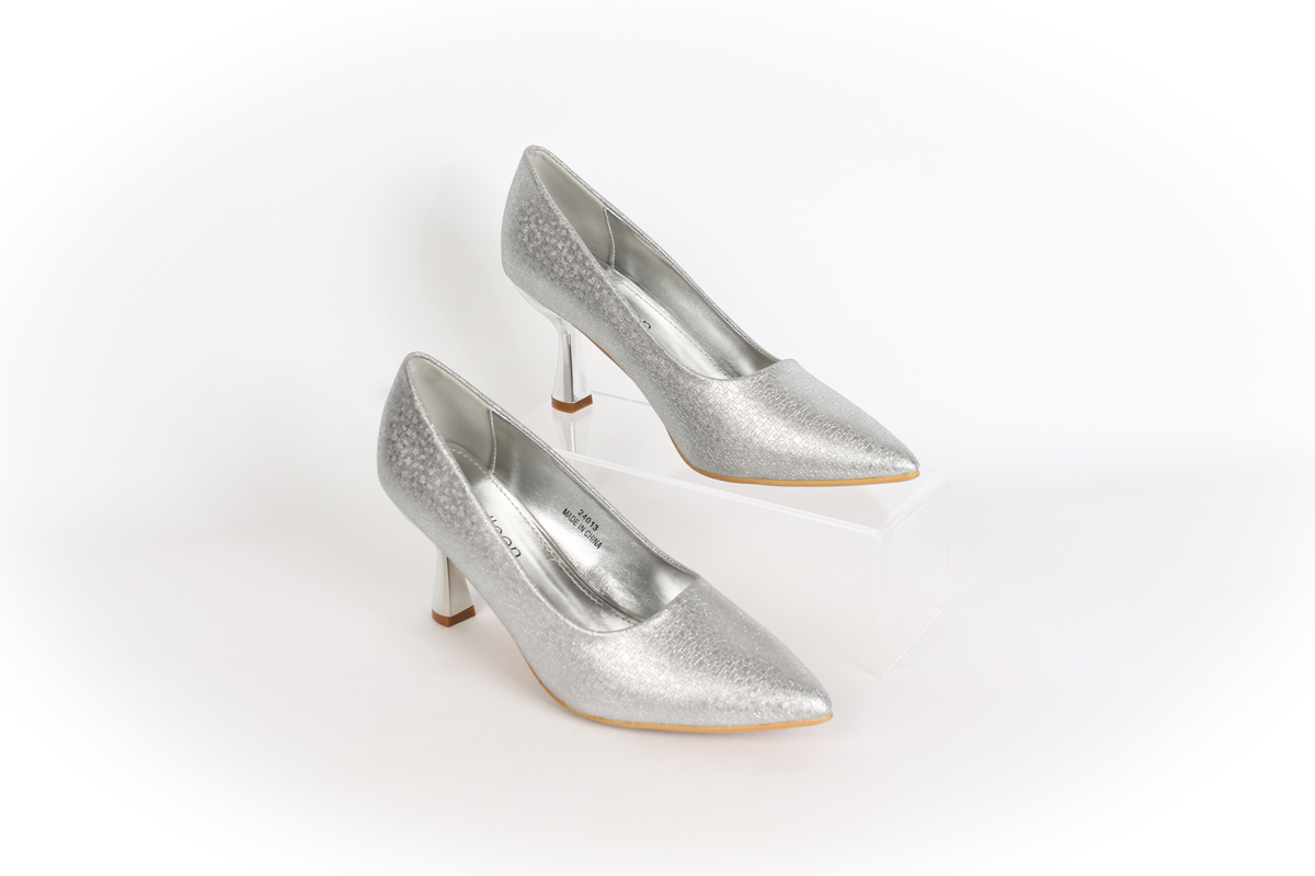 كعب رسمي بتصميم كلاسيكي خالد