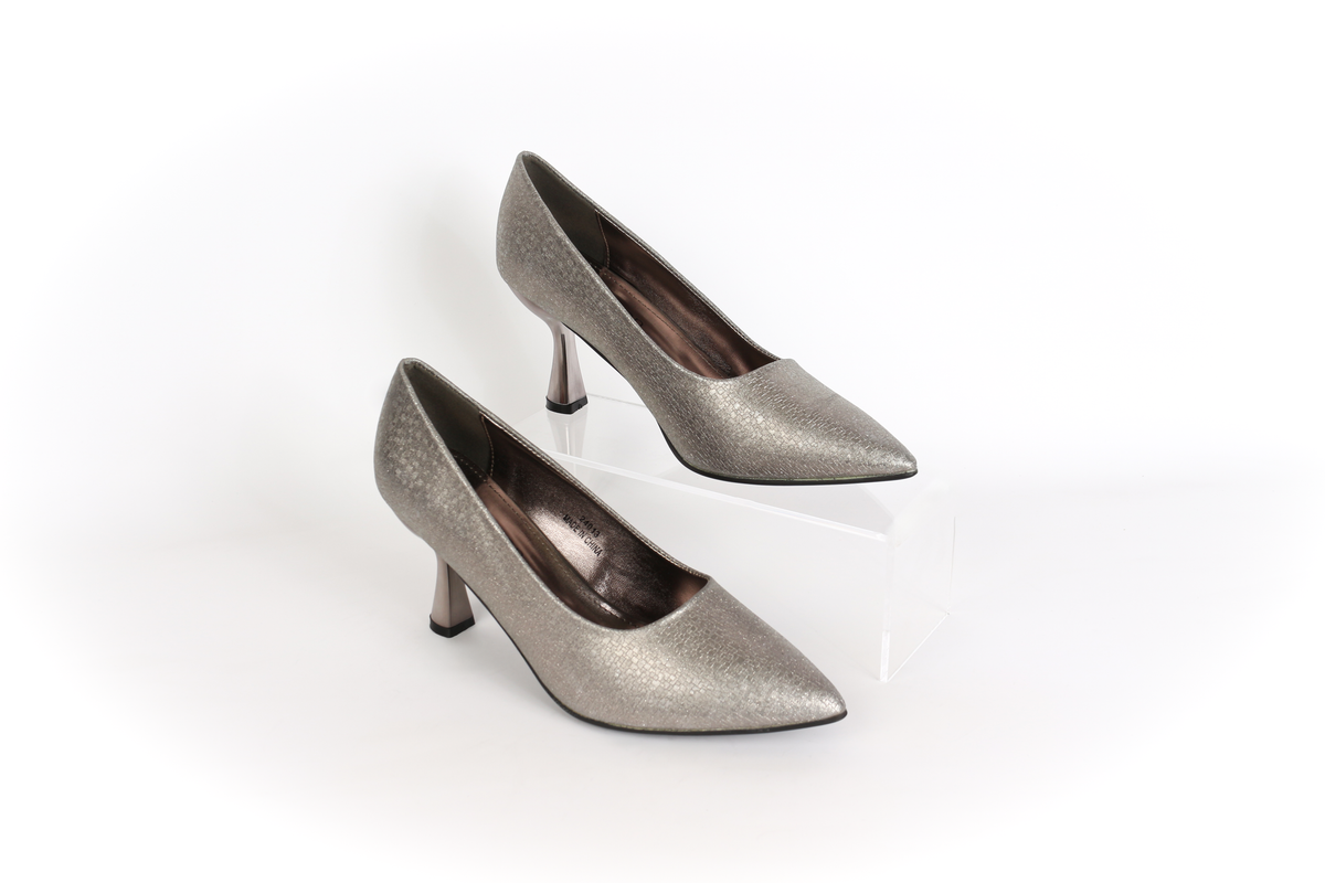 كعب رسمي بتصميم كلاسيكي خالد