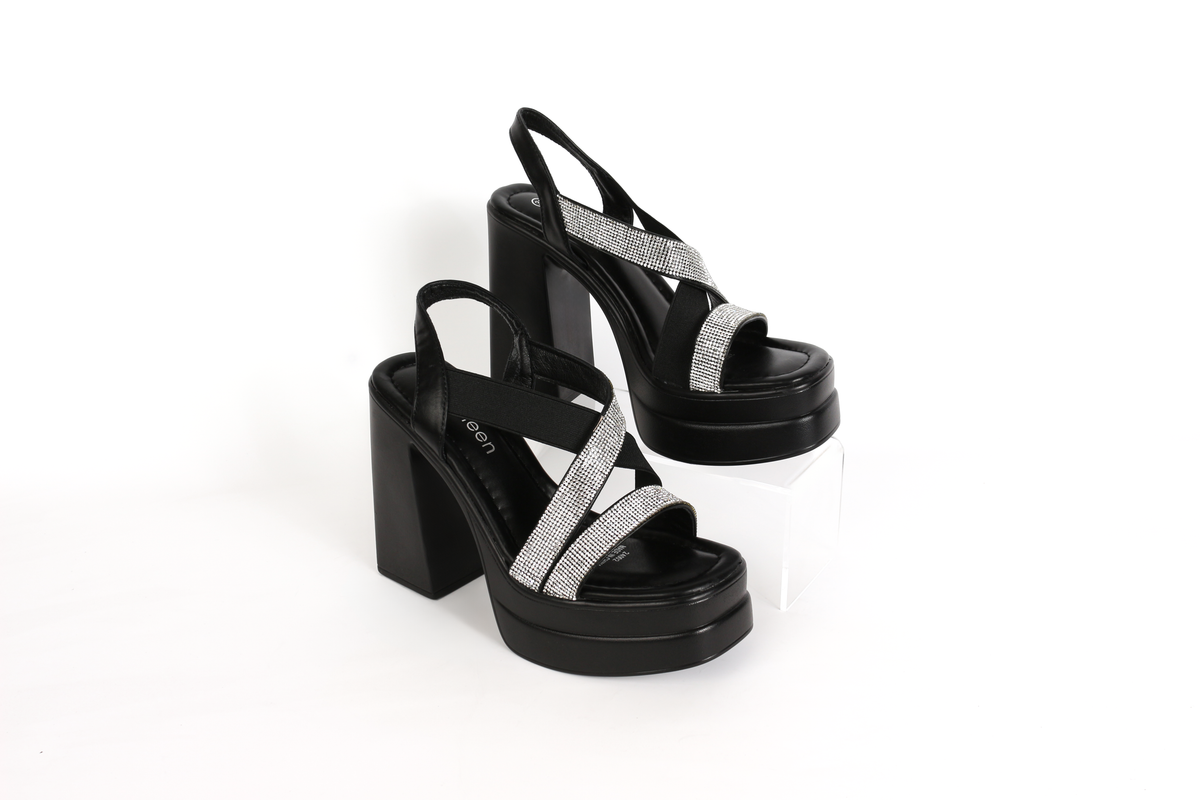 كعب نسائي بتصميم مصمم أزياء