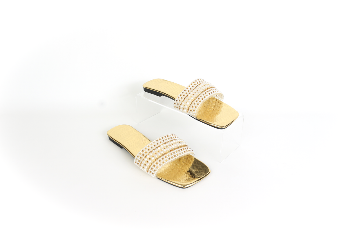 حذاء مسطح بحزام لؤلؤ