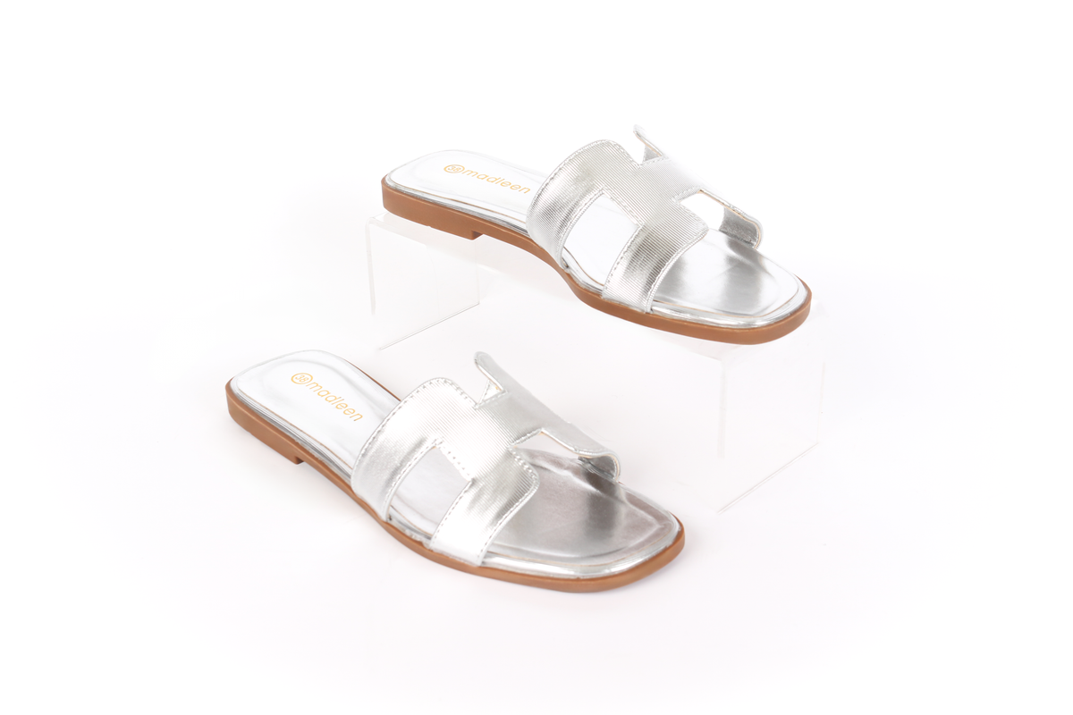 شبشب مسطح بقصّة H كلاسيكية