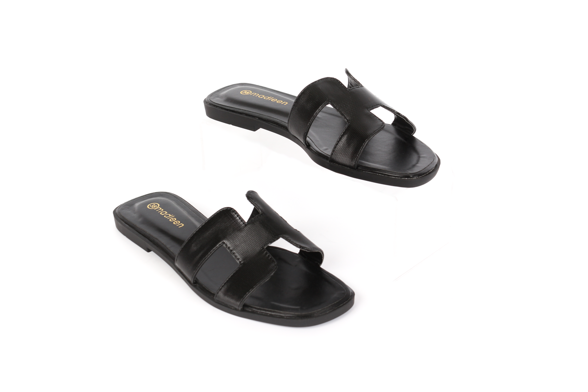 شبشب مسطح بقصّة H كلاسيكية