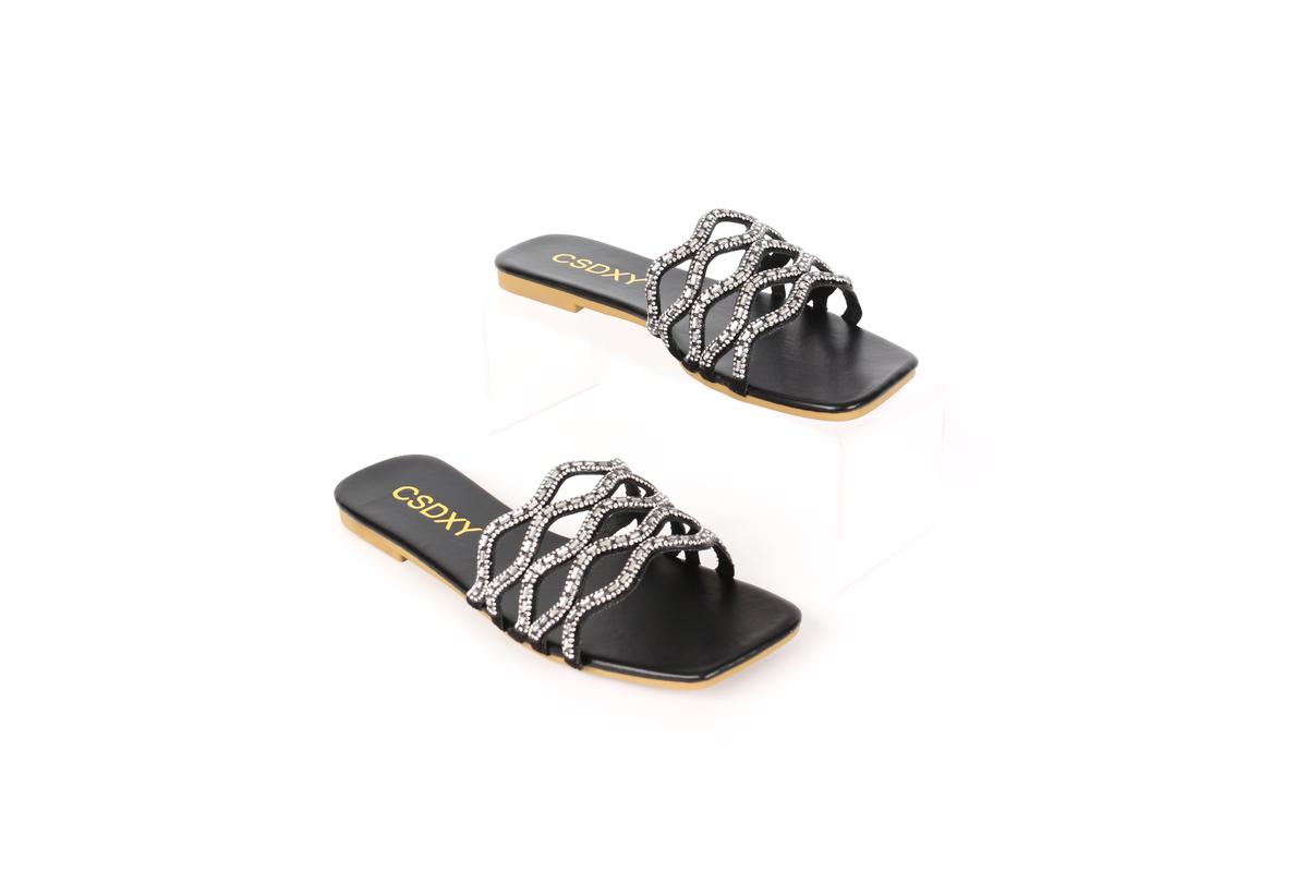 شبشب مسطح بتصميم متداخل فاخر