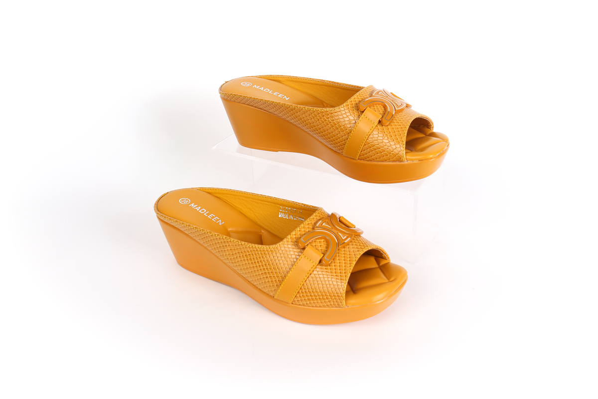 شبشب طبي بكعب إسفيني