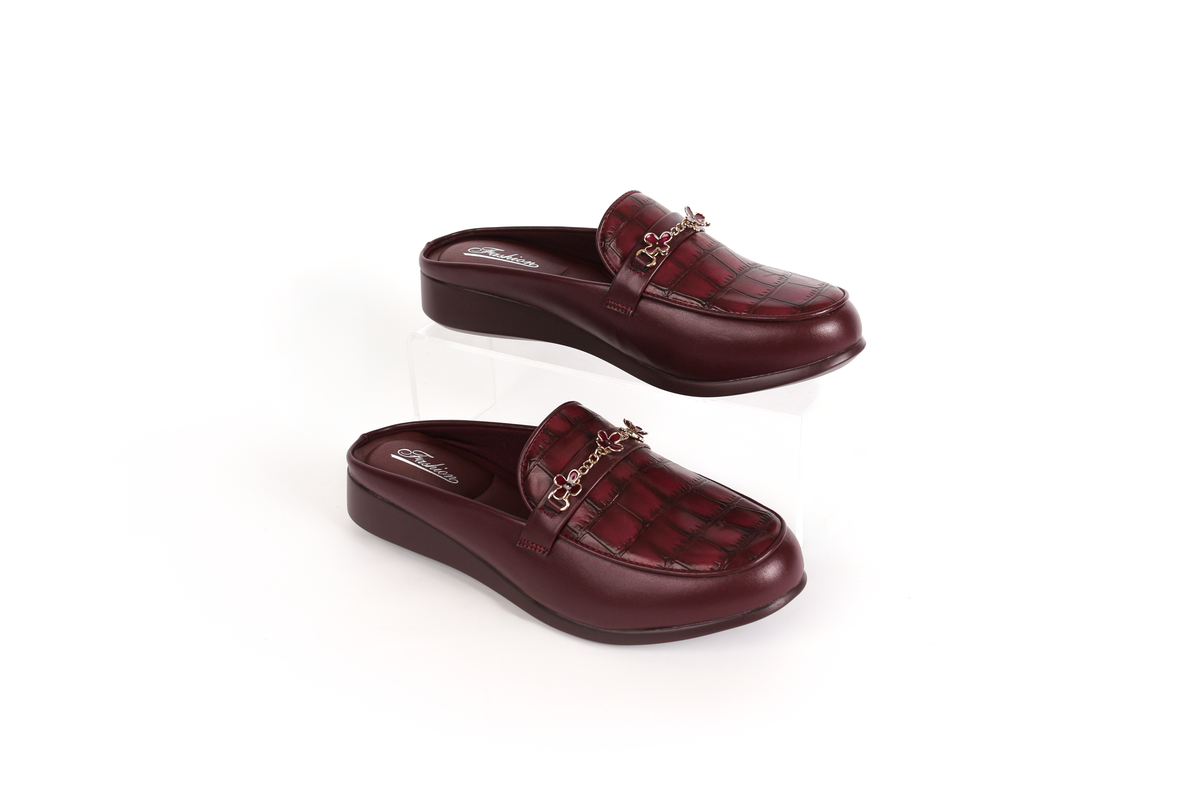 حذاء Mule طبي بواجهة منقوشة