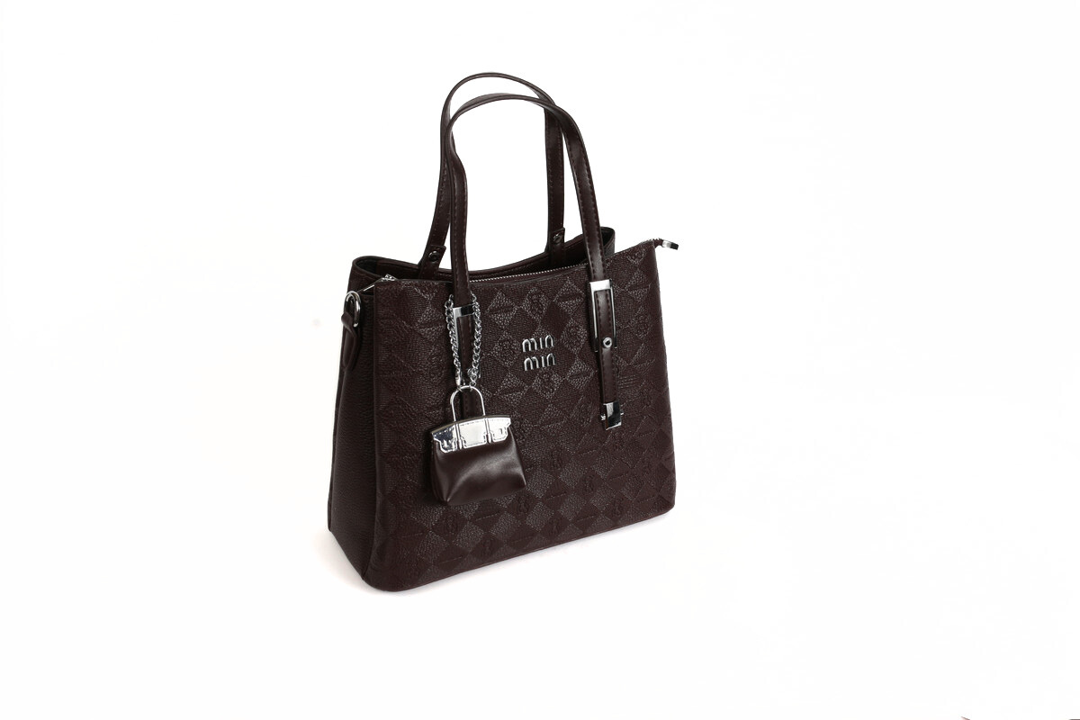 حقيبة Tote مع قفل بتصميم مميز