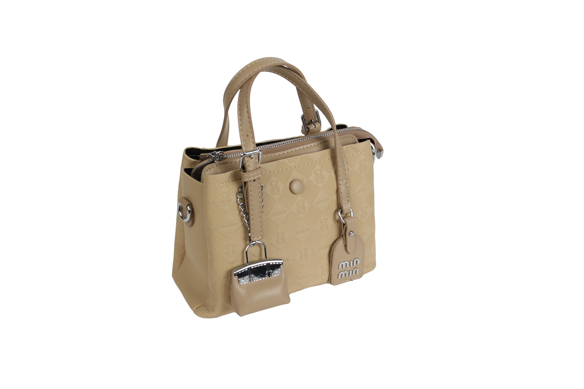 حقيبة فاخرة بمقبض سلسلة