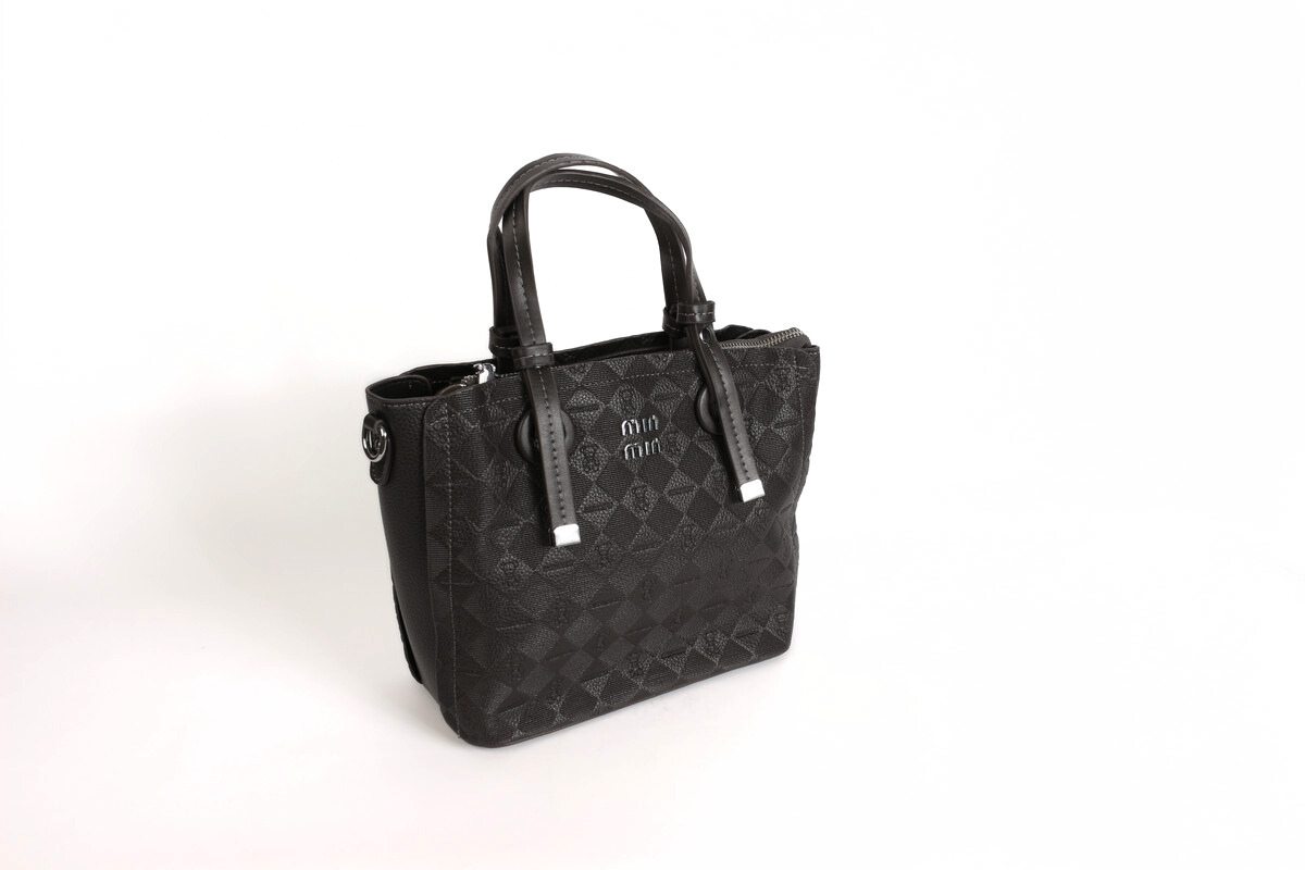 حقيبة بنقشة مبطنة