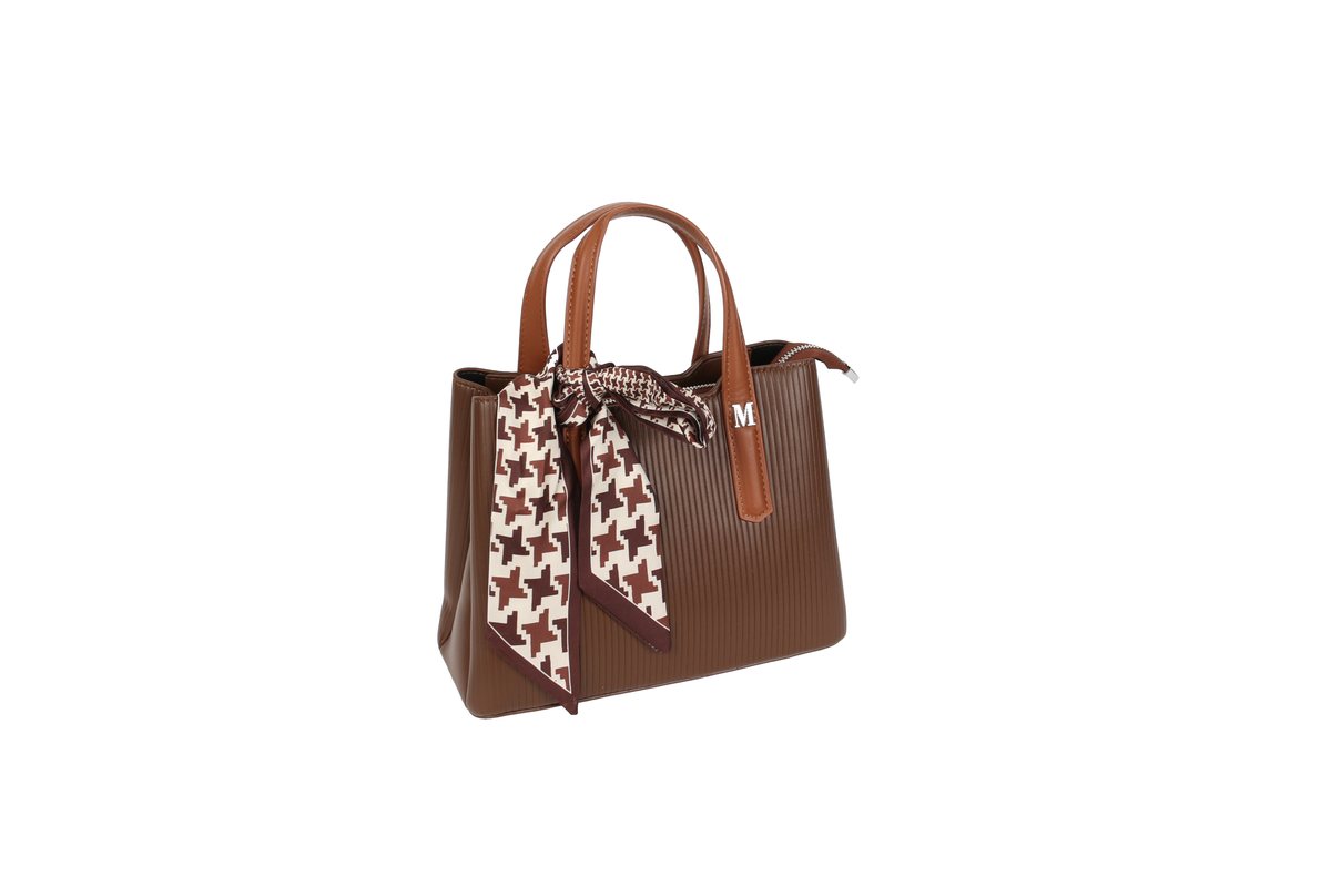 حقيبة نسائية فاخرة بمقابض علوية