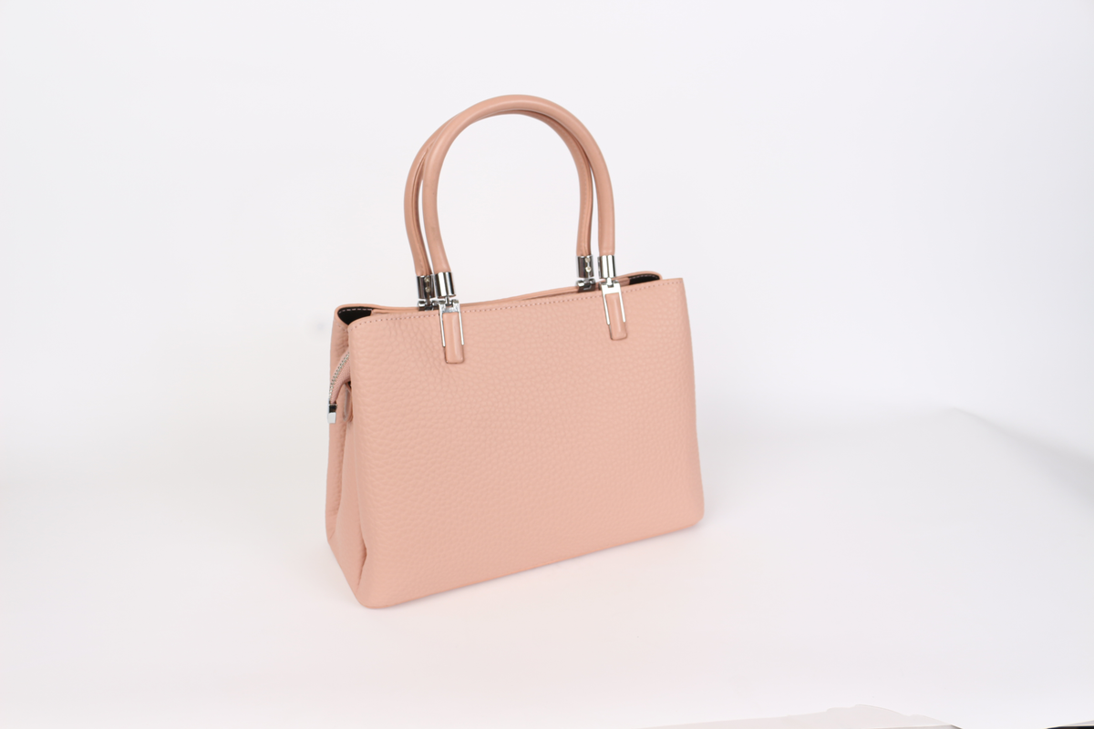 حقيبة نسائية كلاسيكية بنقشة مميزة