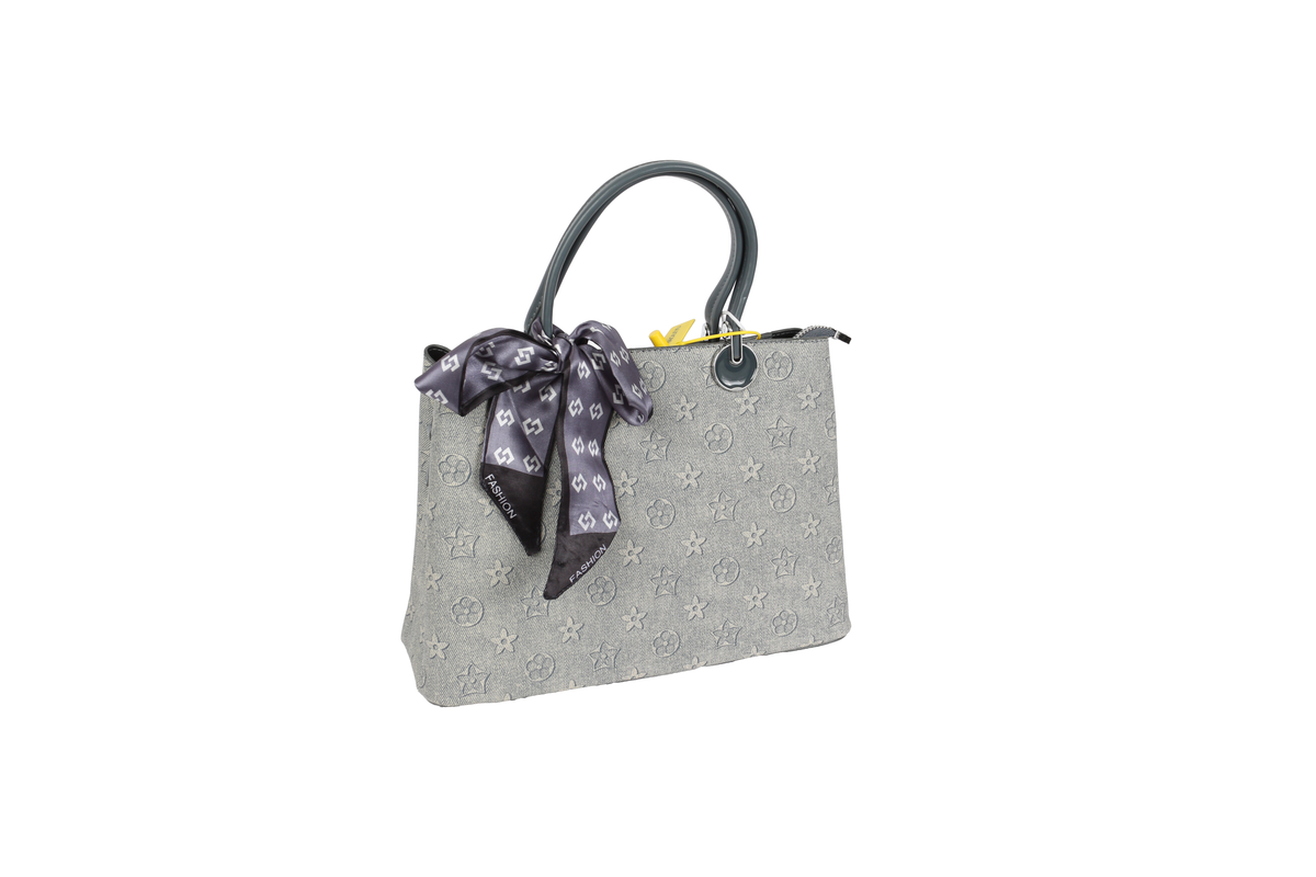 حقيبة نسائية عصرية بمقابض أنيقة