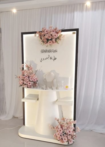 طاولة تفاصيل لون سكري قطعه واحده