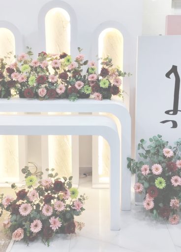 استقبال مواليد 3 خلفيه مقوس مع 2 طاوله مع ستاند جانبي 