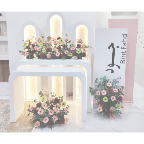 استقبال مواليد 3 خلفيه مقوس مع 2 طاوله مع ستاند جانبي 