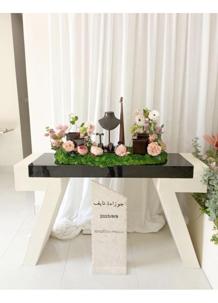 طاولة تفاصيل سكري مع ستاند اسود