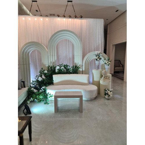 كوشة مع خلفيات ملكي