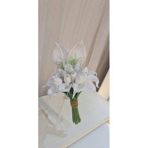 مسكة عروس ورد كالا صناعي مع ربطة اسوارة ذهبي ب 350 ريال