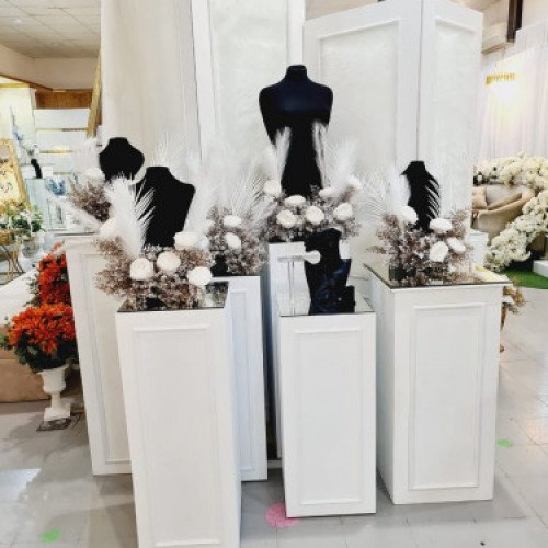 دزة عروس مخمليه مع الخلفيات برفان بسعر 600ريال