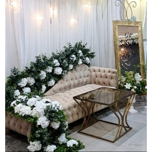 كوشة كرسي موجه ورد  مع خلفية ستارة وطاولة اماميه ..تاجير 600ريال