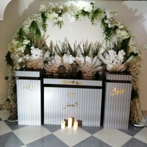 تاجير شبكة عروس من 3 قطع وخلفية ورد ب 500ريال