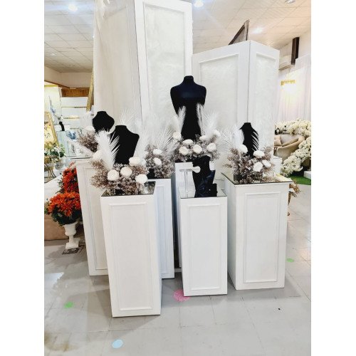 دزة عروس مخمليه مع الخلفيات برفان بسعر 600ريال