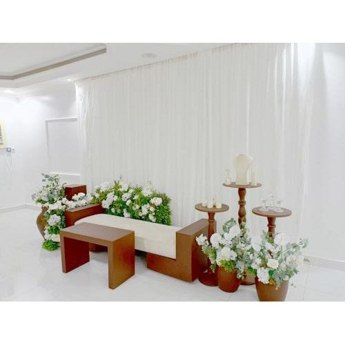 كوشه بني مع طاولات دزه