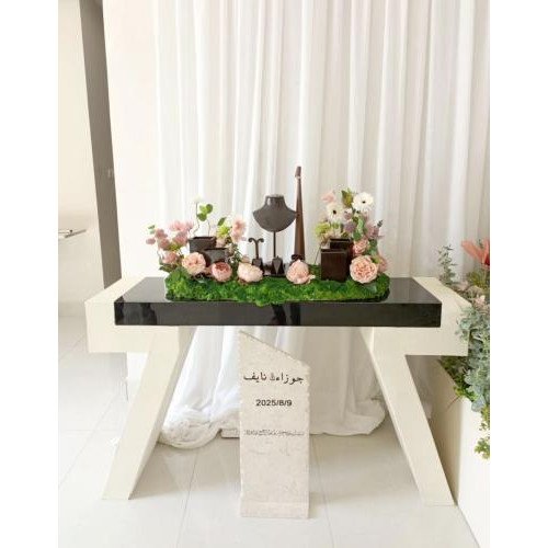 طاولة تفاصيل سكري مع ستاند اسود