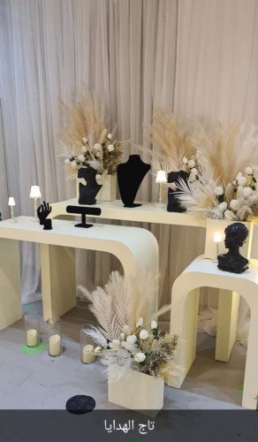 تاجير دزة عروس 3 طاولات مع الورد حسب الالوان المطلوبه .. ب 600ريال تاجير دزة عروس 3 طاولات مع الورد حسب الالوان المطلوبه .. ب 600ريال
