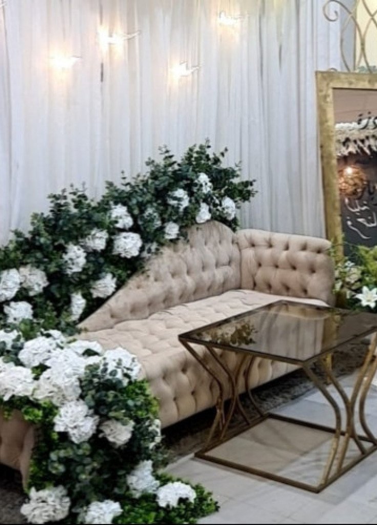 كوشة كرسي موجه ورد مع خلفية ستارة وطاولة اماميه ..تاجير 600ريال كوشة كرسي موجه ورد مع خلفية ستارة وطاولة اماميه ..تاجير 600ريال