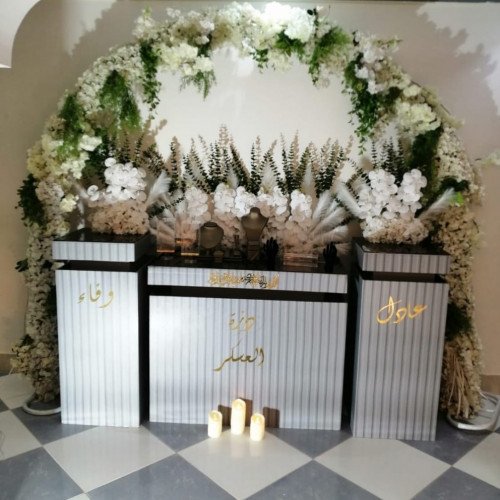 تاجير شبكة عروس من 3 قطع وخلفية ورد ب 500ريال