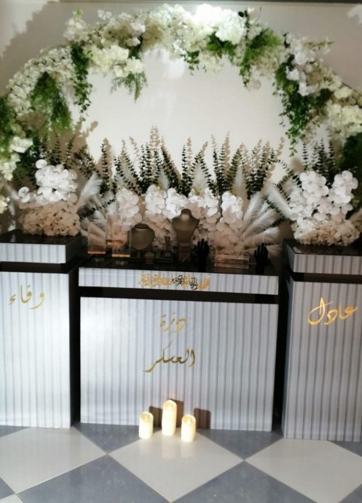 تاجير شبكة عروس من 3 قطع وخلفية ورد ب 500ريال