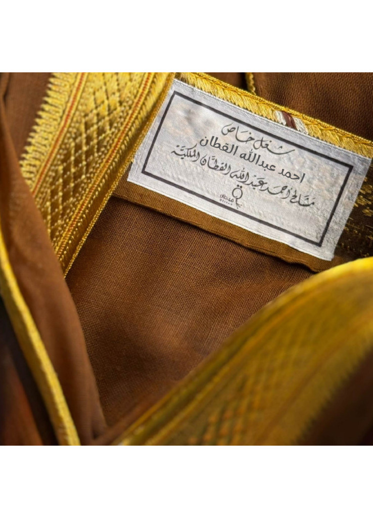 بشت غاط لون بني فاتح