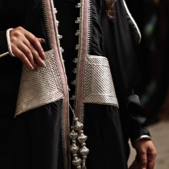 بشت دفة نسائي أسود