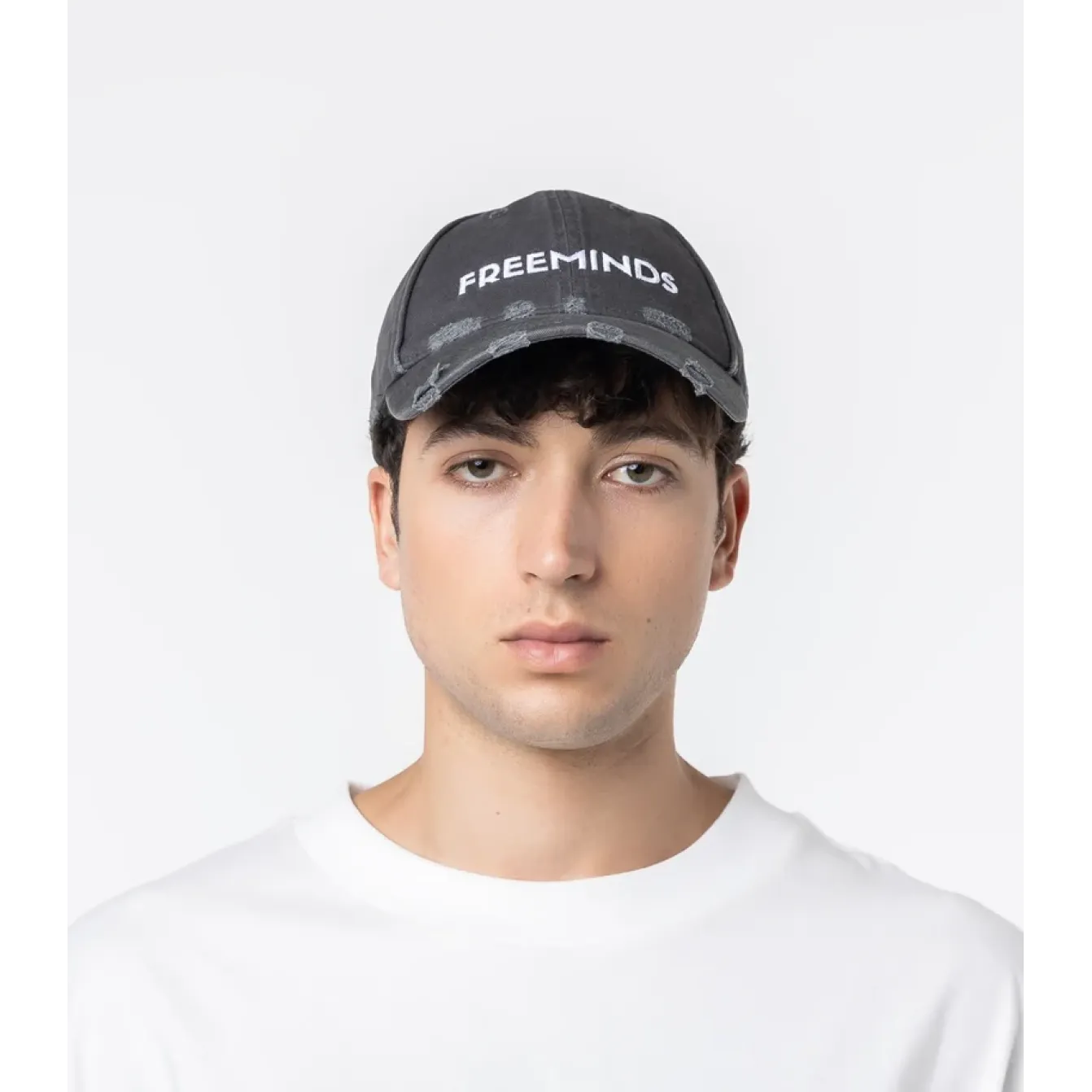 كاب FREEMINDS باللون رمادي